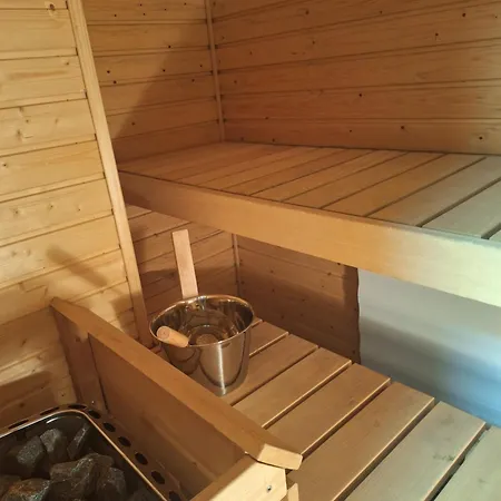 Maentsaelae Centrum- Saunalla Ja Ilmaisella Pysaekoeinnillae * Mantsala