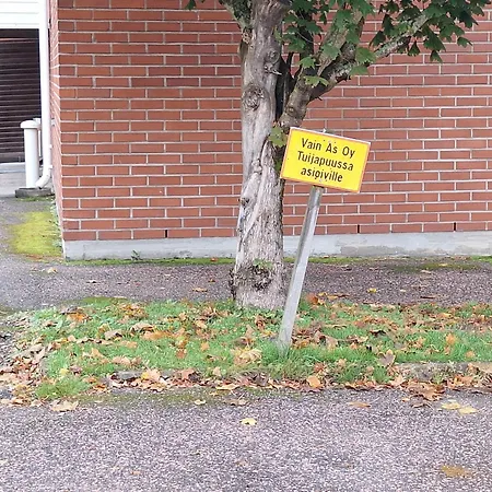 Maentsaelae Centrum- Saunalla Ja Ilmaisella Pysaekoeinnillae *