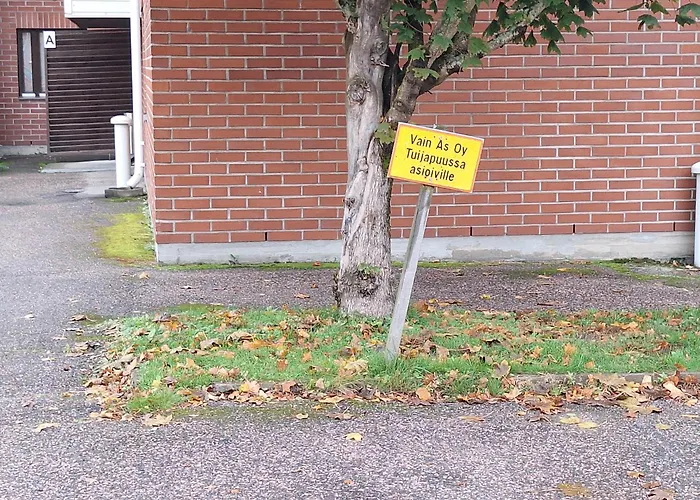 Maentsaelae Centrum- Saunalla Ja Ilmaisella Pysaekoeinnillae *